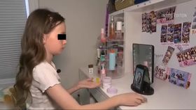 Pericolul nebănuit care se ascunde în spatele cosmeticelor, atunci când sunt folosite de copii! Medicii trag un semnal de alarmă: „Pot determina apariția acneei și a erupțiilor”
